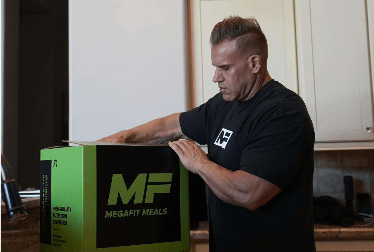 jay-cutler-2.png Athlete Jay Cutler Unboxing MegaFit Meals