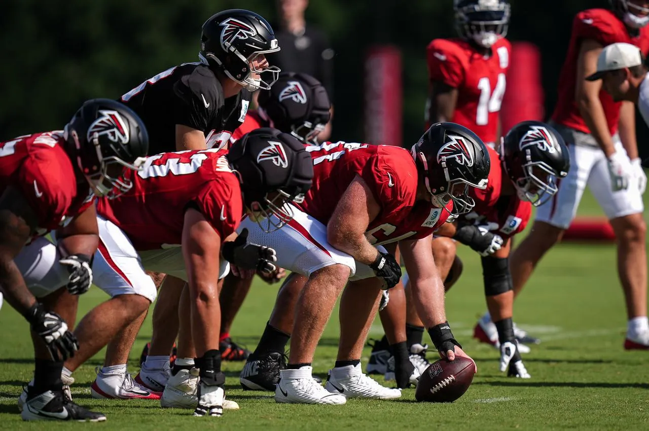 Atlanta Falcons players lined up at the line of scrimmage